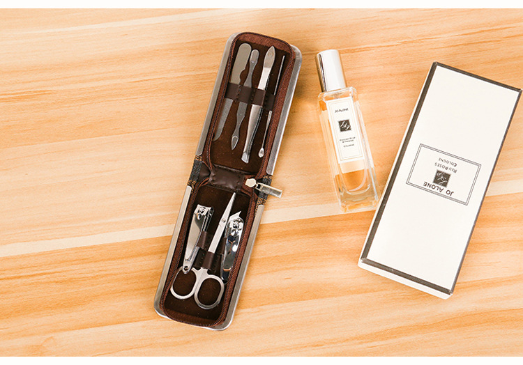 Factory direct sales of 7-piece nail tool zipper bags, nail covers, decoration nails, beauty care products in stock, nail clipper sets pic 4