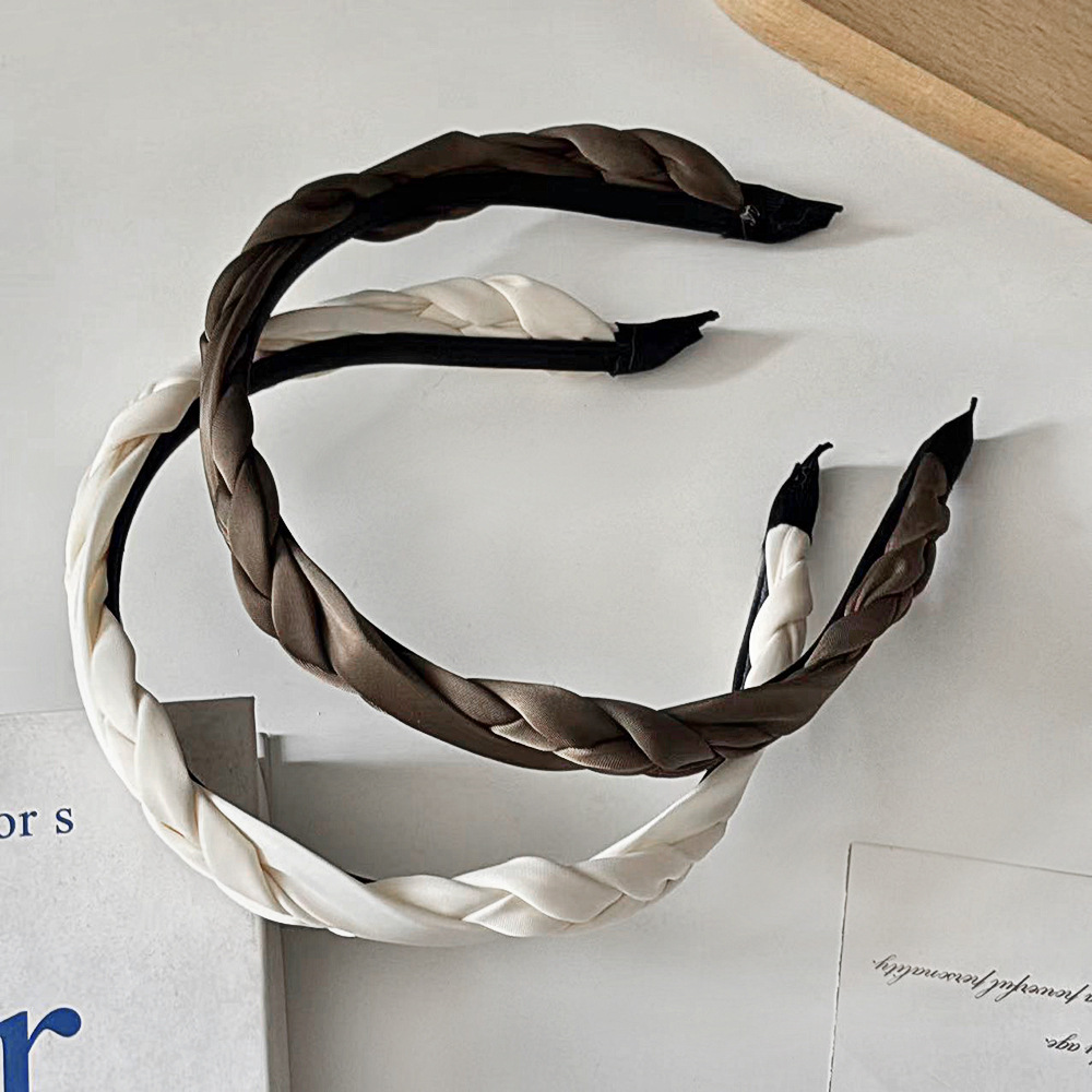 The cold and elegant braided hairband is a simple solid-color headband made of woven fabric for women. It is versatile and anti-slip. The Korean-style hairpin adds a touch of charm to your hair pic 5
