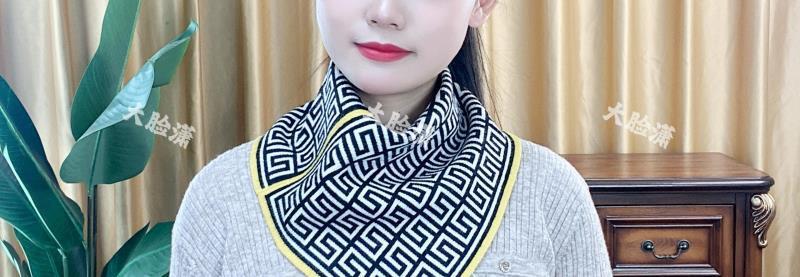 2023 New Style of Korean-style versatile cold-proof scarf for women to keep warm and protect the cervical vertebrae in autumn and winter. It is a knitted triangular scarf pic 9