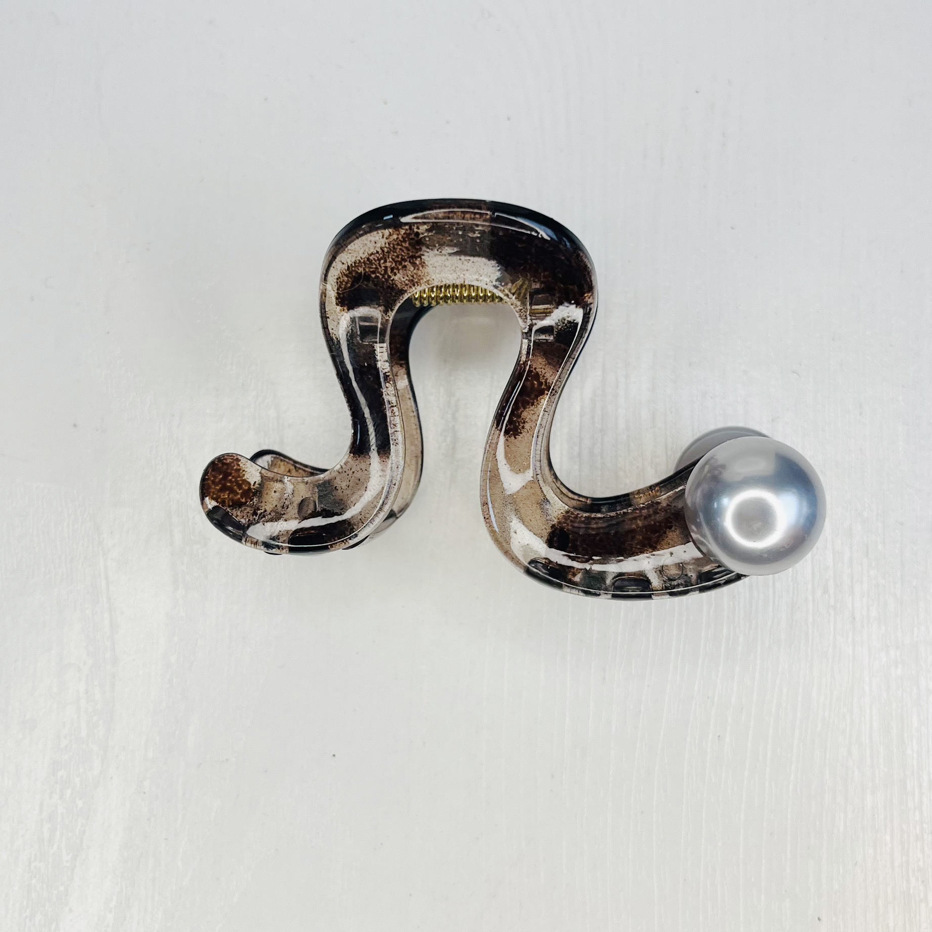 The 2025 National Trend series hairpins feature a niche design with geometric leopard print pearl hairpins, exuding a feminine and high-end charm. They are medium-sized semi-clip headwear pic 15