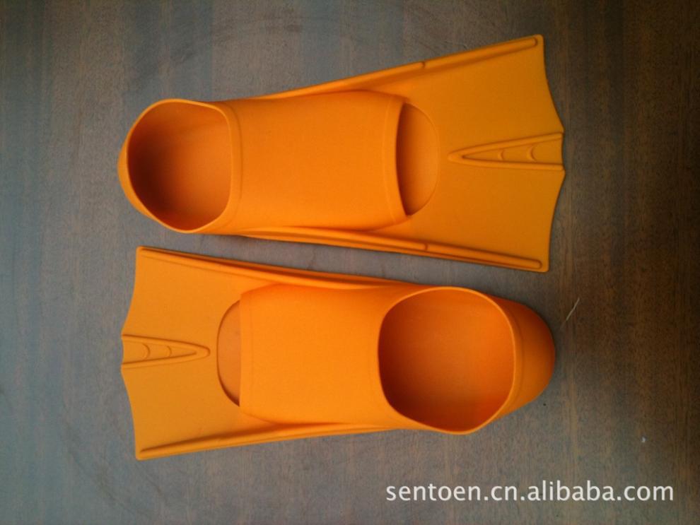 批发纯硅胶游泳脚蹼 30-44号 蛙鞋 多种色 批发 潜水脚掌固态硅胶详情8