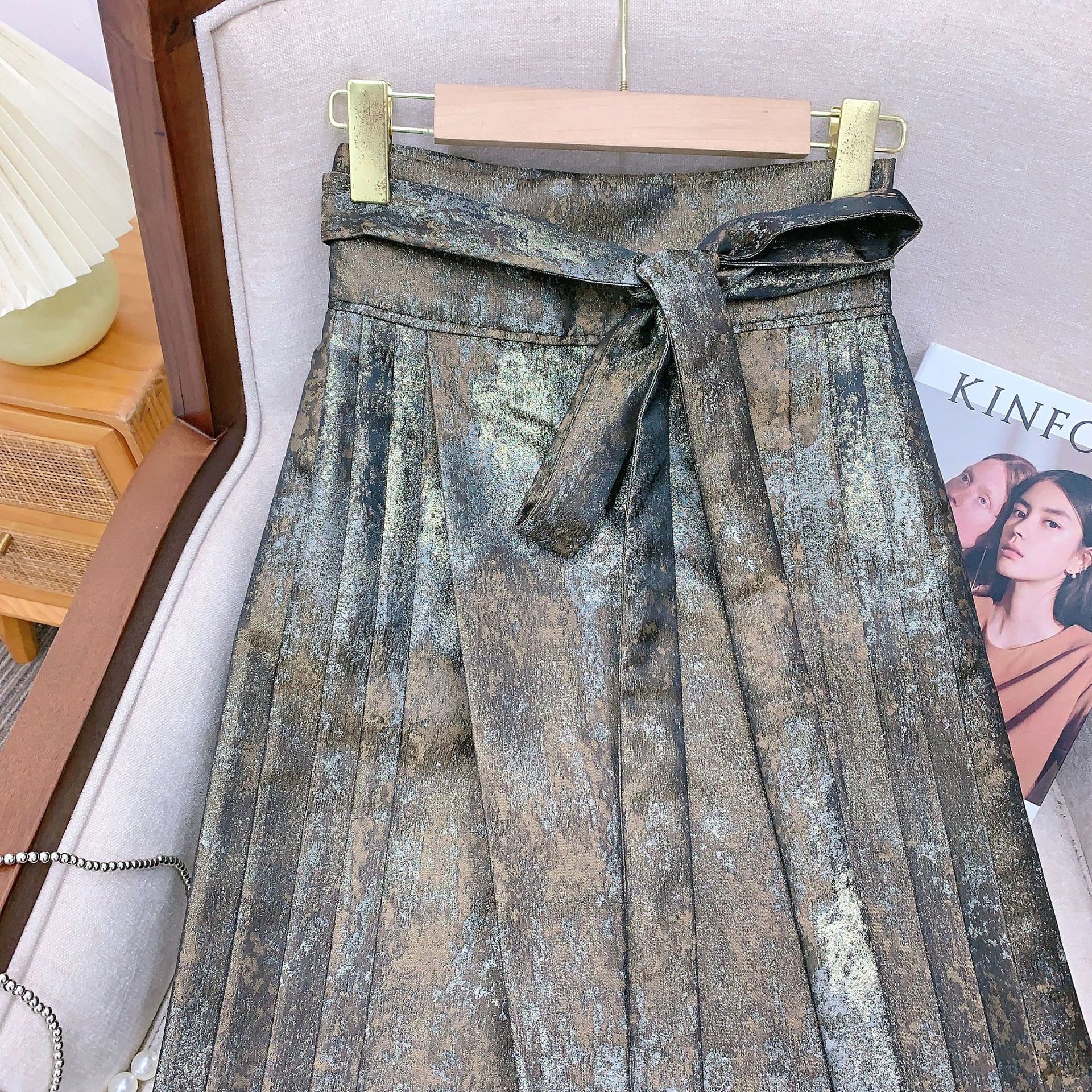 In-stock [Drunken Qiongfang] New Chinese-style gilded horse Face dress for Autumn and Winter, retro high-waisted half-body style pic 26