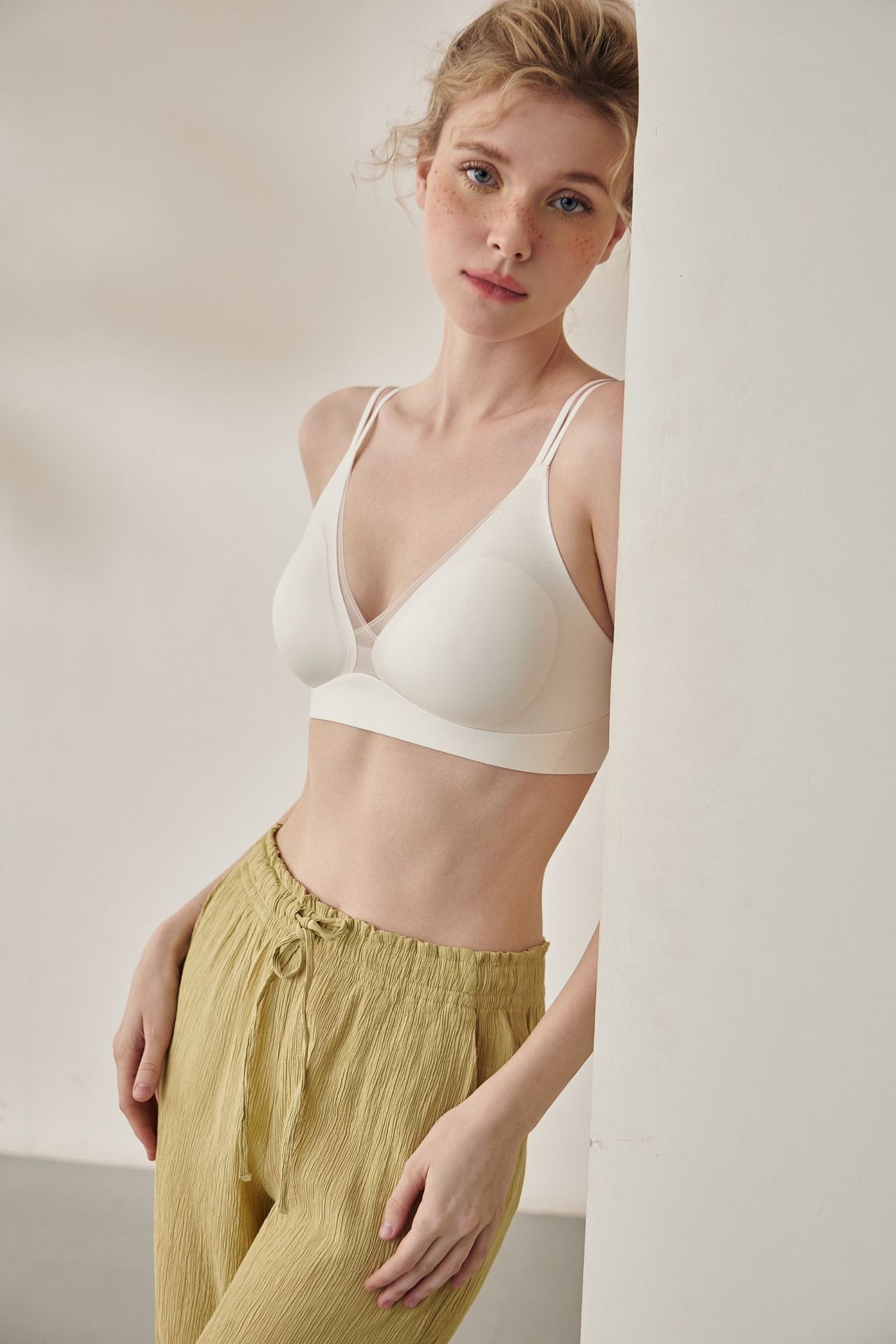 3352无钢圈轻奢感薄杯美背深V聚拢性感无痕提拉网纱简约内衣详情33