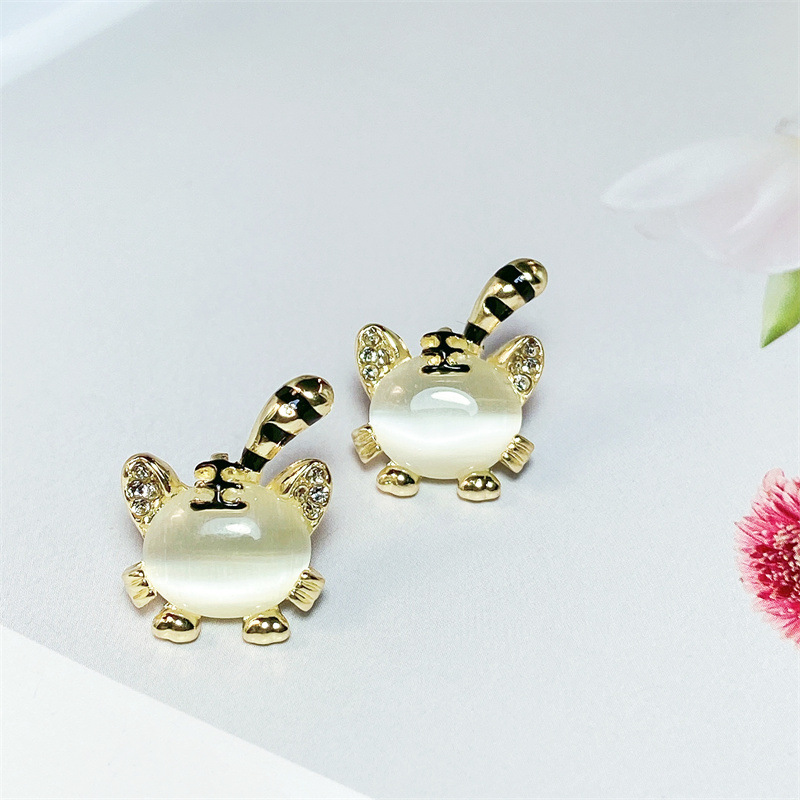 日系可爱本命年老虎胸针ins潮个性别针领针防走光扣开衫西装配饰详情3