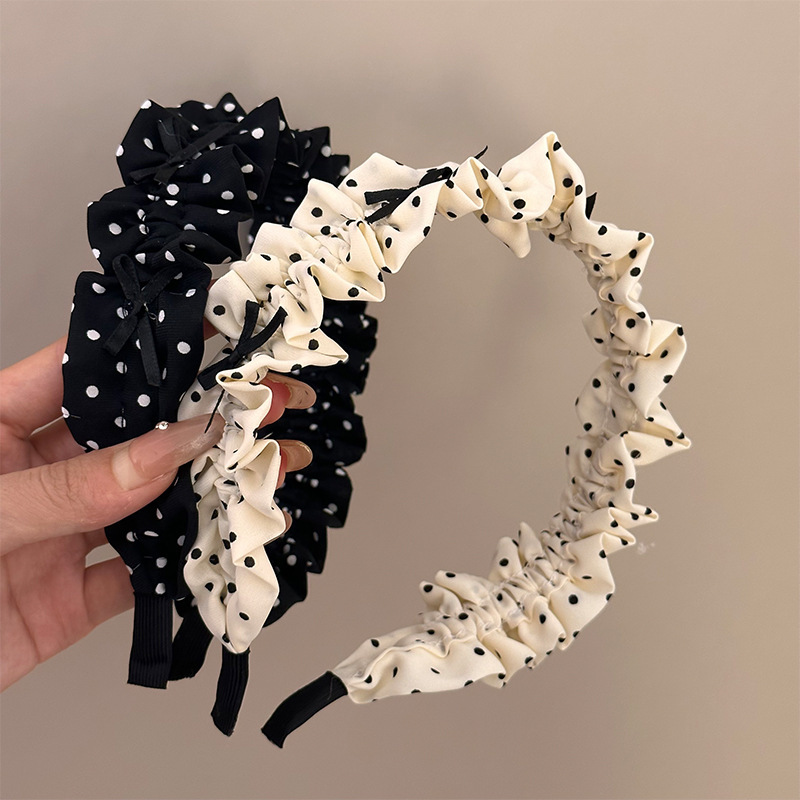 The new polka dot bow headband is a versatile Korean-style pleated hair accessory for women. It features a high top of the head with pressure and ruffled edges. The headwear is simple and elegant pic 12