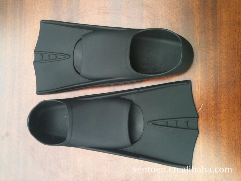 批发纯硅胶游泳脚蹼 30-44号 蛙鞋 多种色 批发 潜水脚掌固态硅胶详情1