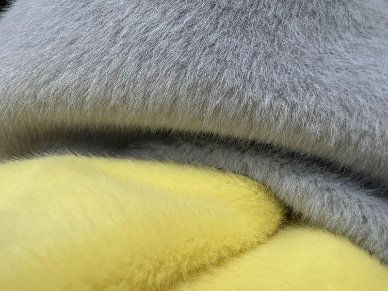 Artificial fur, jade fox velvet fabric, toy neck, ear cups, decorative Christmas tree skirt, plush mink fabric in stock pic 4