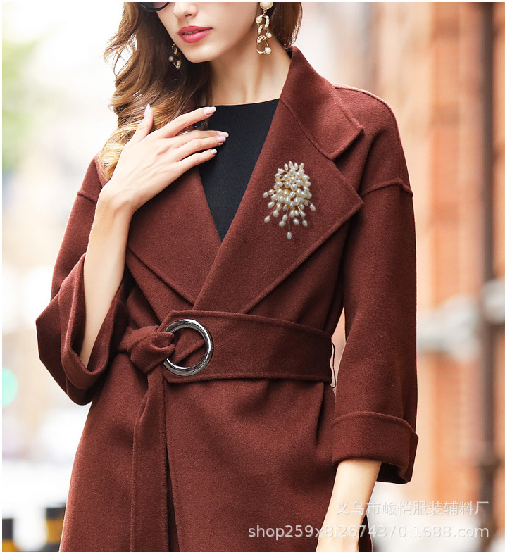 Elegant and refined brooch for ladies, simple Korean crystal corsage cardigan, sweater, pin buckle, overcoat accessory pic 12