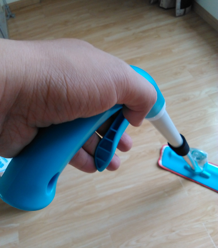 Factory wholesale water-spraying mops, lazy household flat mops, 360-degree rotating spray mops pic 19