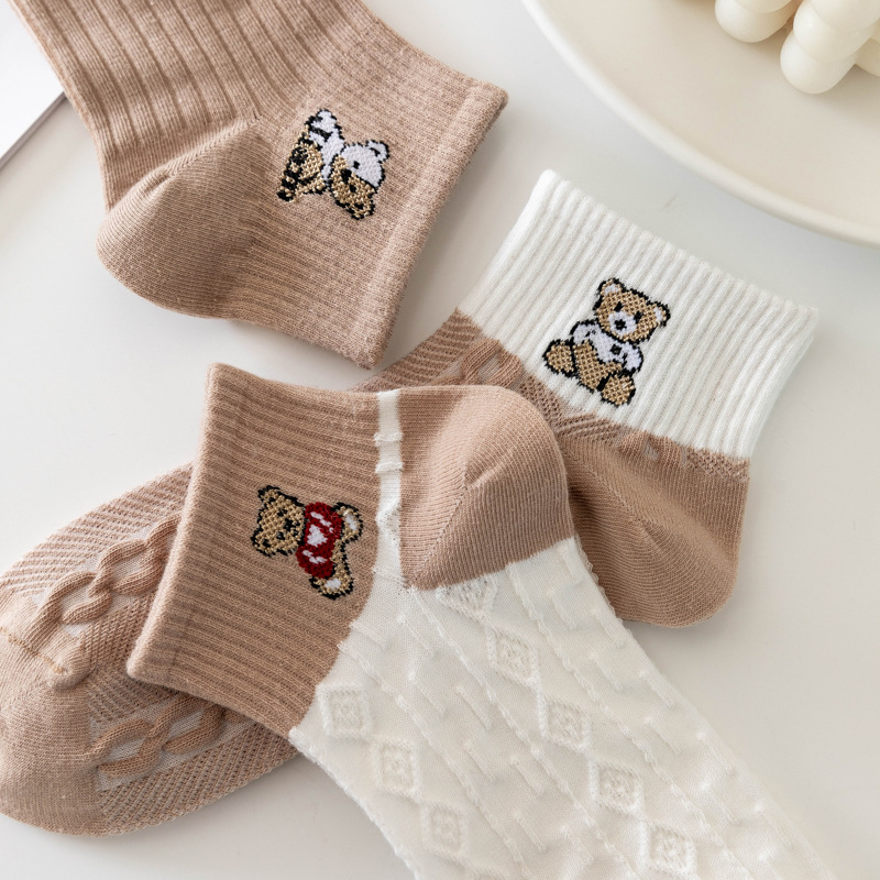 Short love bear cute cartoon calcetines deportivos para mujeres primavera/otoño calcetines para niñas calcetines al por mayor colegial viento calcetines de boca rasa calcetines de piso una pieza de repuesto calcetines pic 13