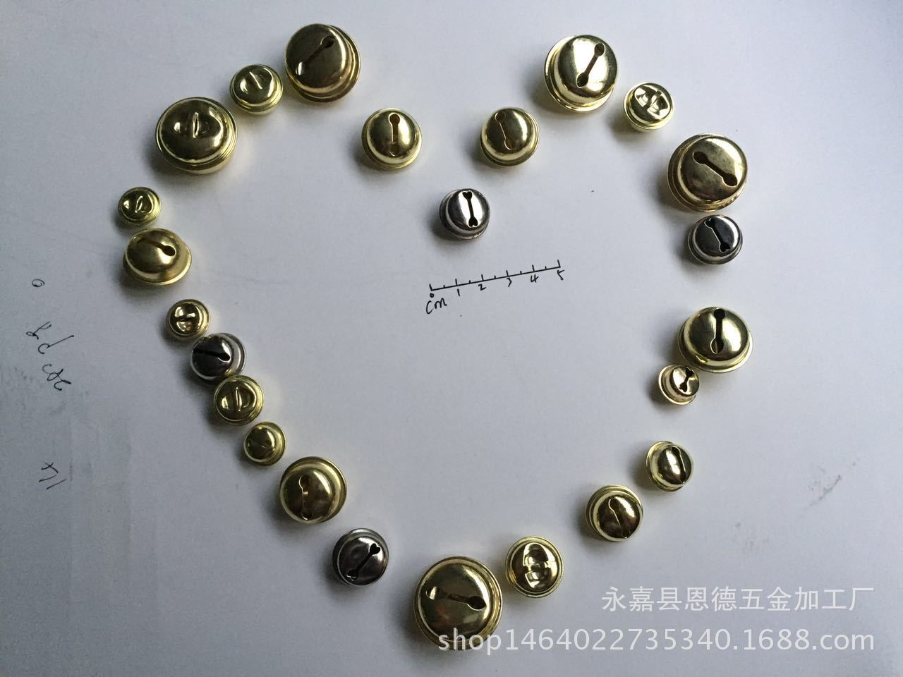 复古纯色电镀铜铃铛 一字开口宠物铃铛 圣诞节装饰用品 铜胚色铜材质 螺母固定 结实耐用详情2