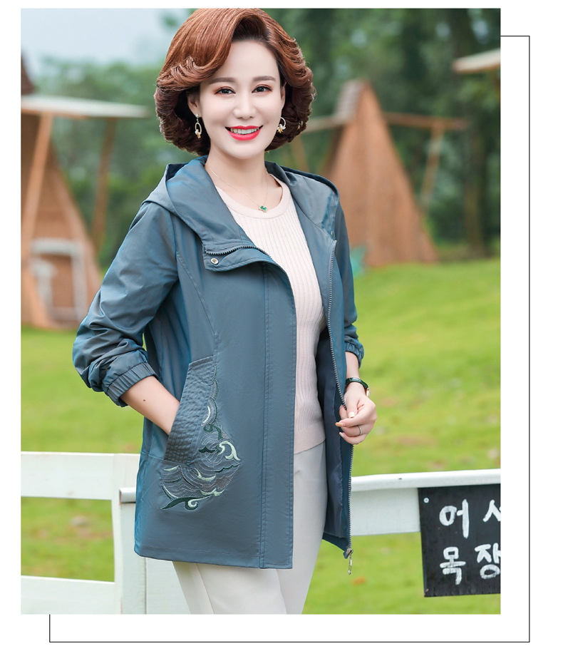 New autumn coats for middle-aged and elderly women, short embroidered jackets for mothers, and hooded windbreakers for middle-aged women pic 31