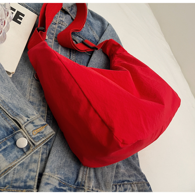 防水尼龙布袋斜挎包2024新款百搭饺子包简约百搭大容量上课单肩包详情19