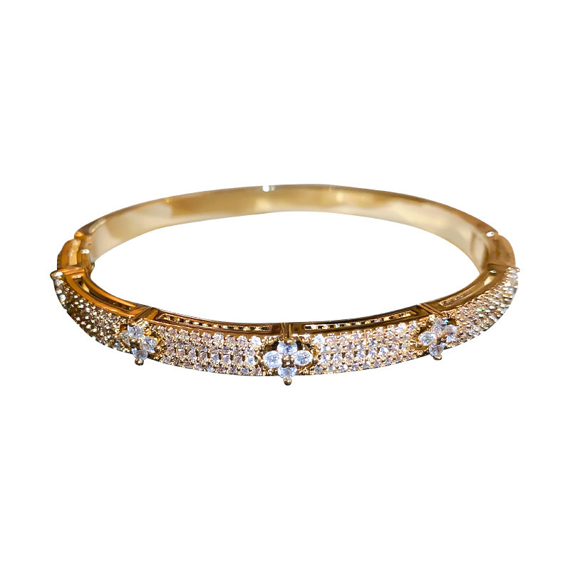 Cross-border European and American fashion four-leaf flower fashion light luxury high-end zircon bracelet full diamond versatile and niche women's bracelet pic 12