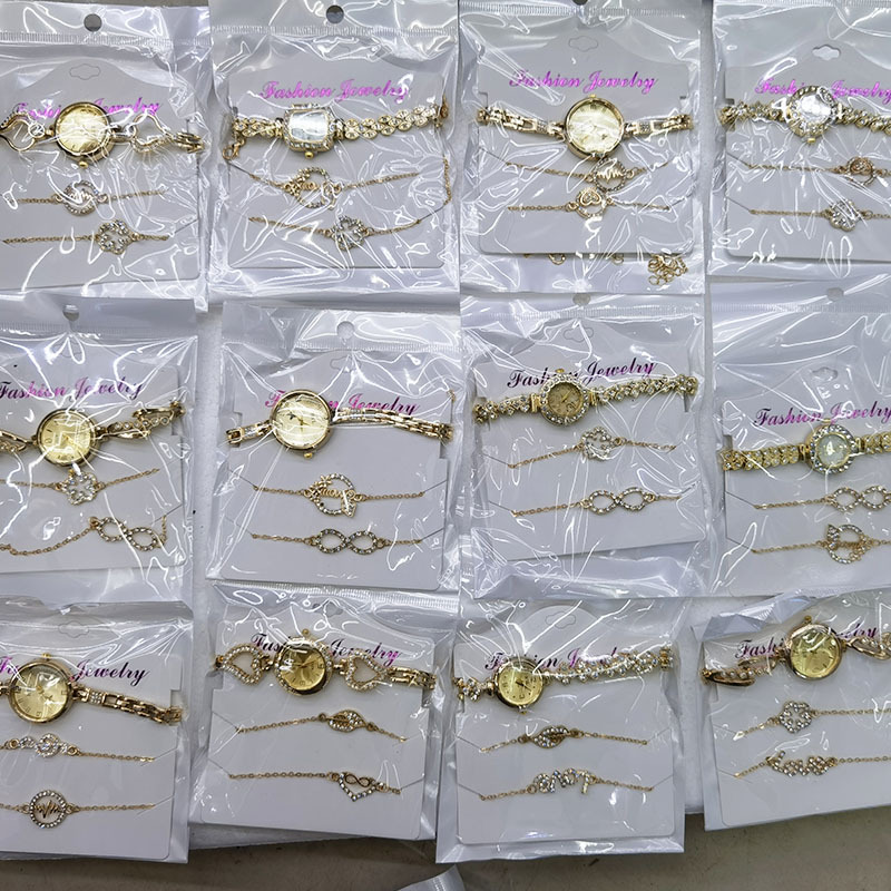 跨境热卖时尚带钻女士表饰品手链3件套礼品套装卡纸装饰手链腕表详情4