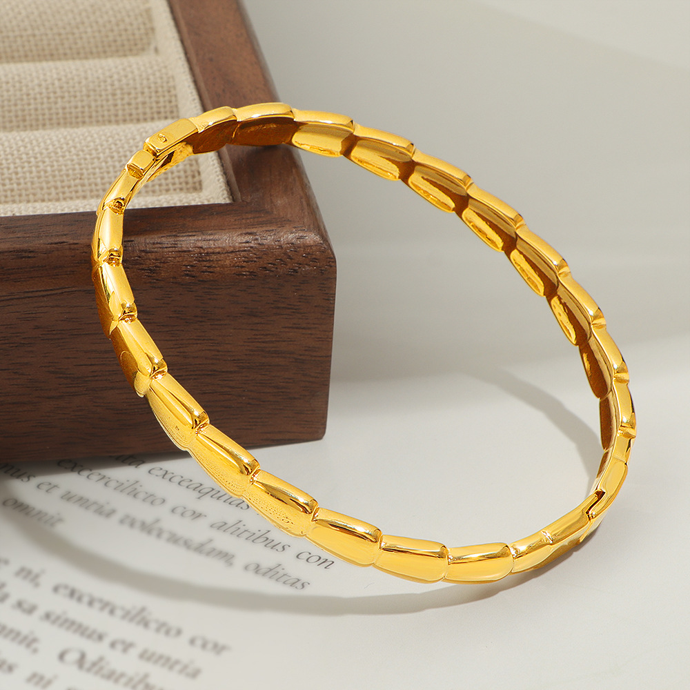 New trendy snake joint bracelet for women, simple and elegant plain ring, personalized titanium steel bracelet factory wholesale pic 7