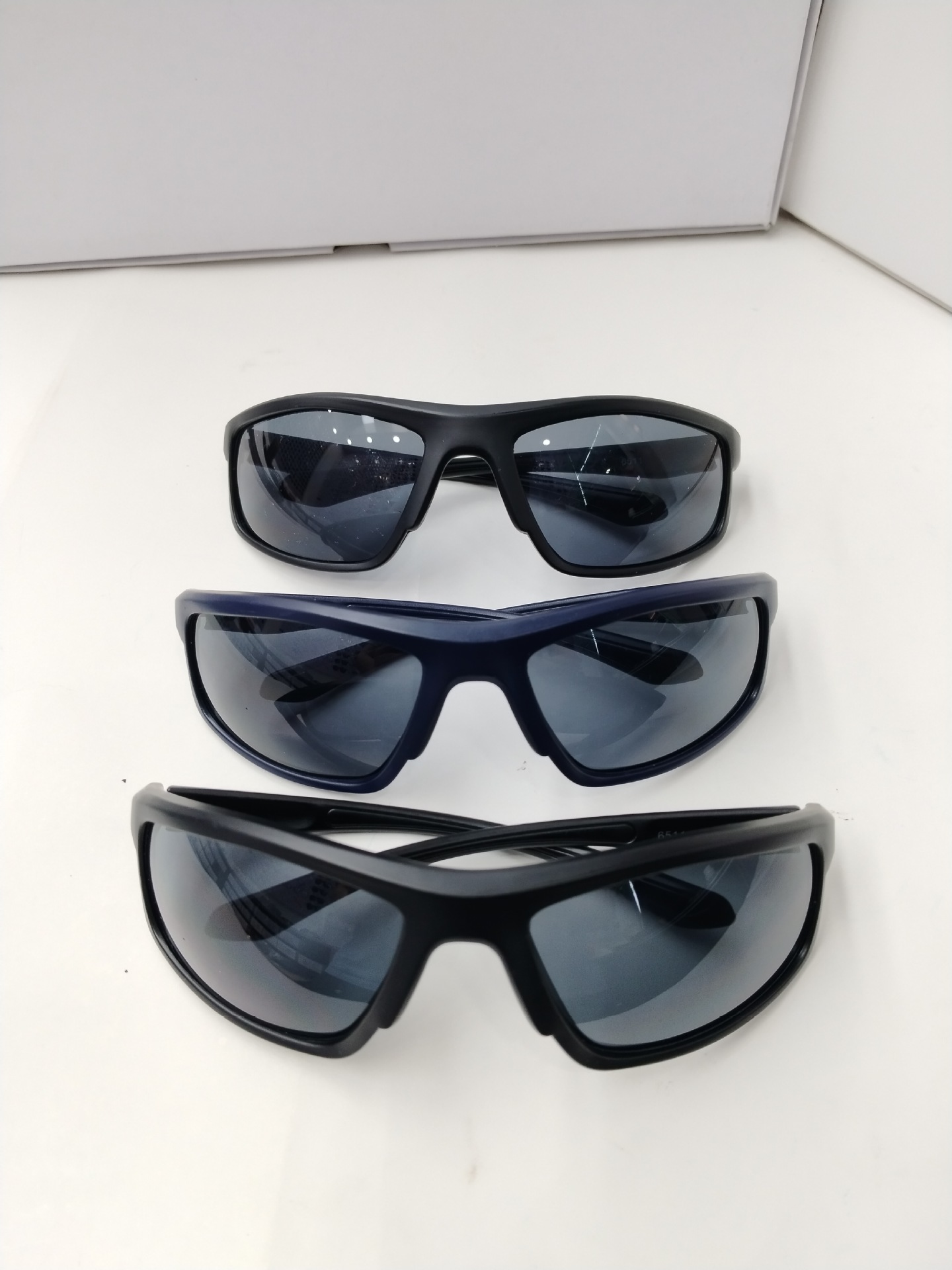 2024新款男士塑料休闲运动太阳镜 时尚轻便地摊墨镜 眼镜厂家直销批发 防紫外线保护眼睛详情8