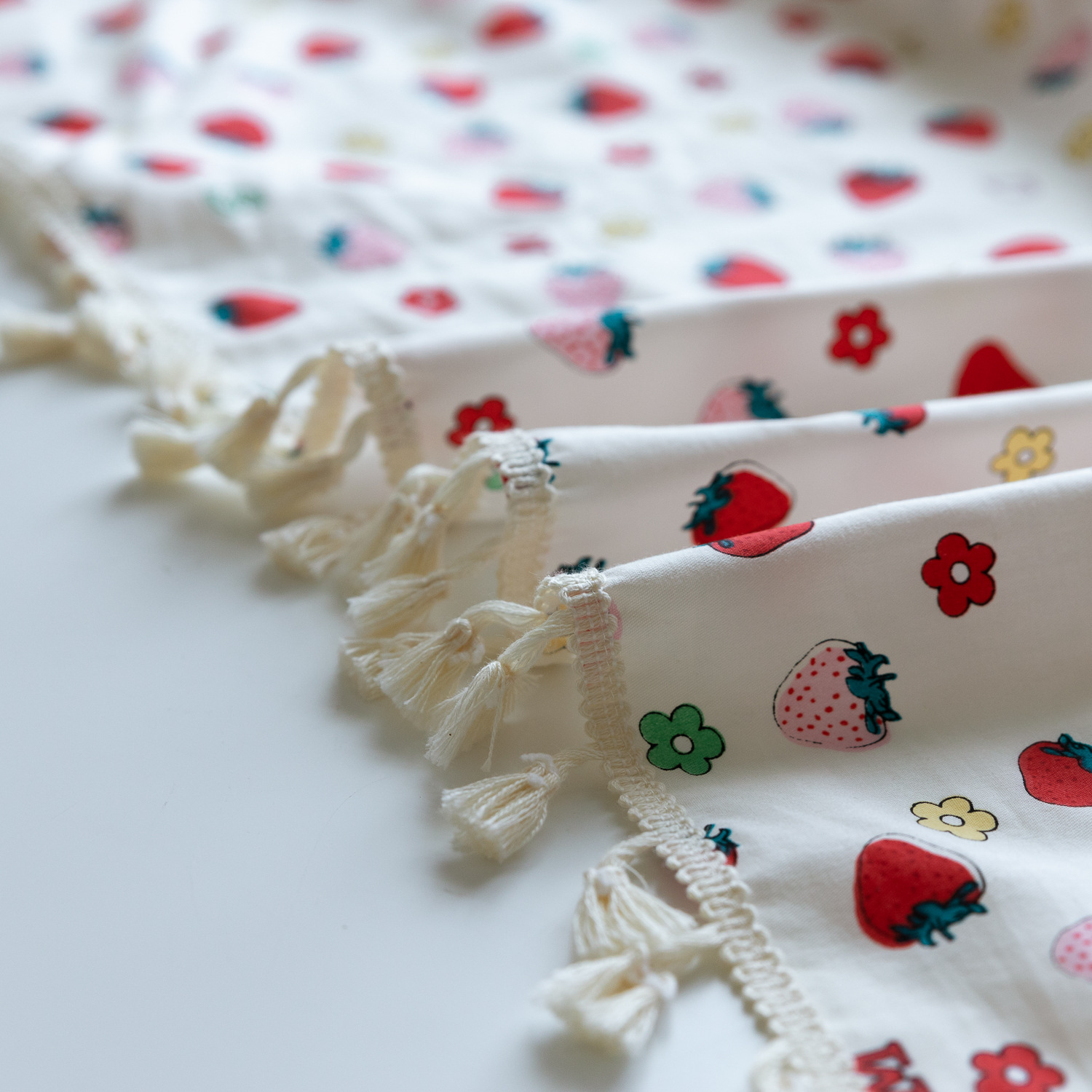 Tablecloths, fresh and simple tablecloths, country-style strawberry table MATS, table covers, Japan, South Korea, Taiwan, Hong Kong, foreign trade pic 13