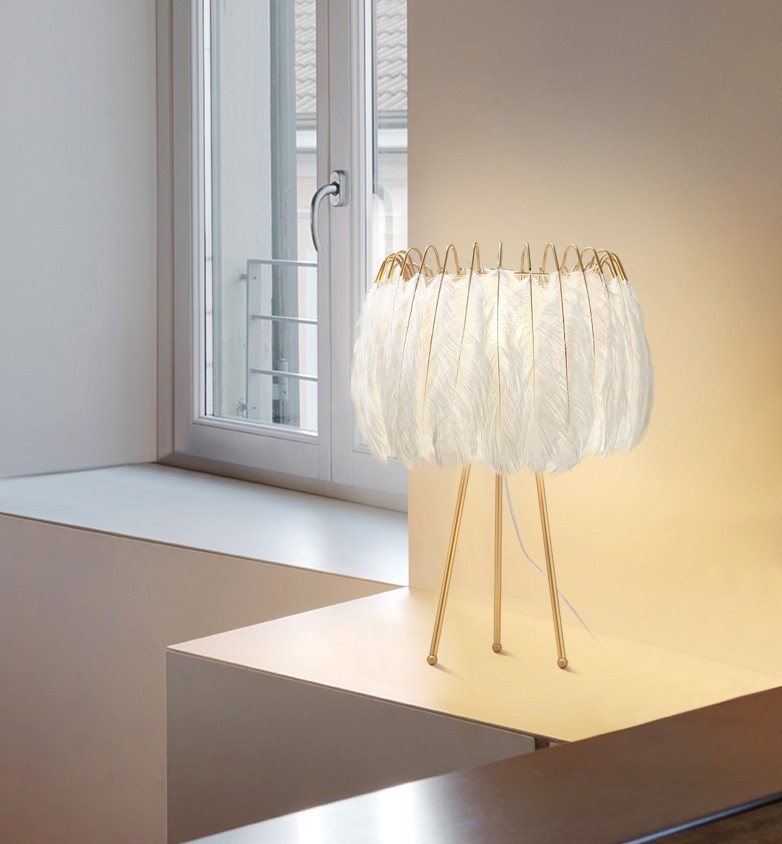 Factory direct sales, popular American-style feather floor lamps, princess bedroom ostrich feather lamps, light luxury European-style living room floor lamps pic 17