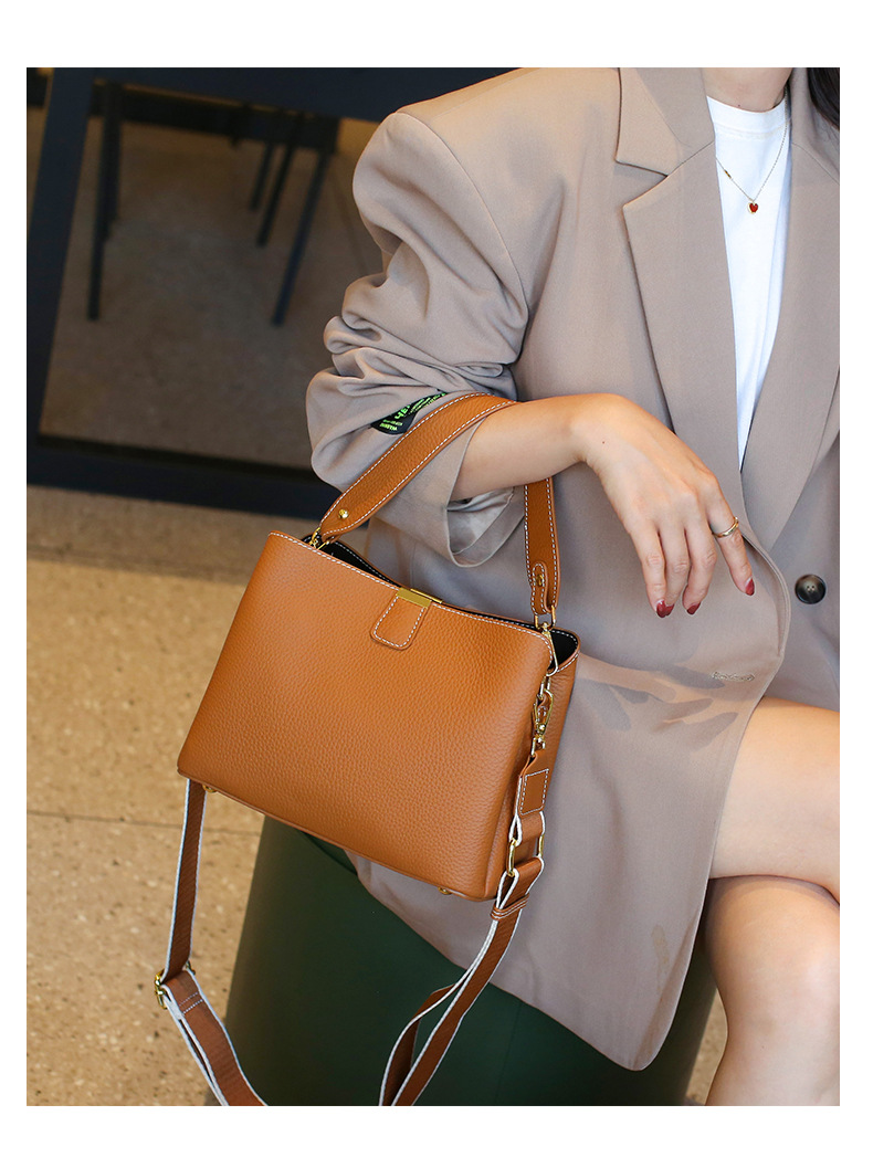 Crossbody bag for women in summer 2024, a versatile bag for women, a high-end, niche handbag with a large capacity pic 12