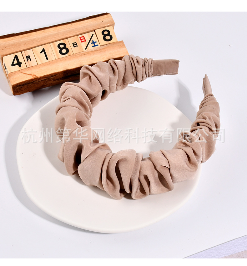 2022 nuevo corea dongdaemun hoop de pelo vintage ins color sólido plisado hoop de cabeza para lavar la cara tarjeta de pelo headwear wholesale pic 10