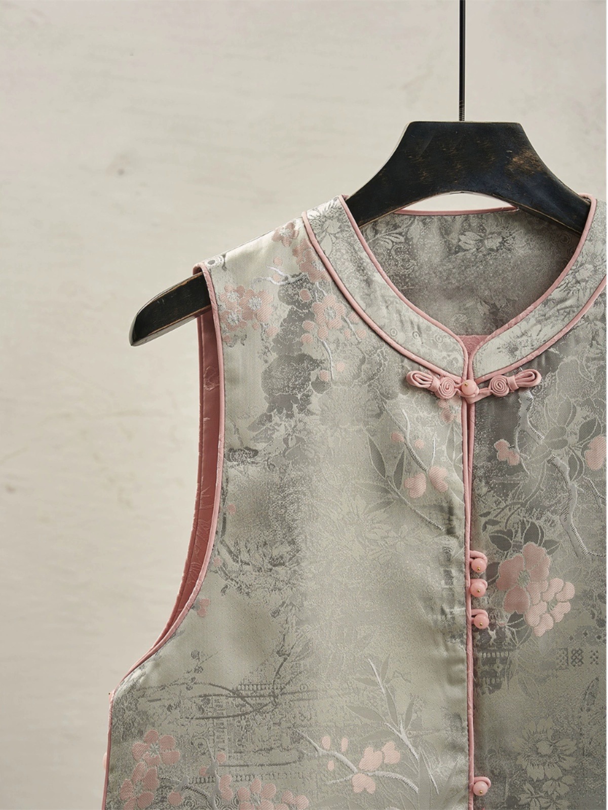 国潮新中式时装面料秋冬梅花香色织提花国风旗袍马甲详情3