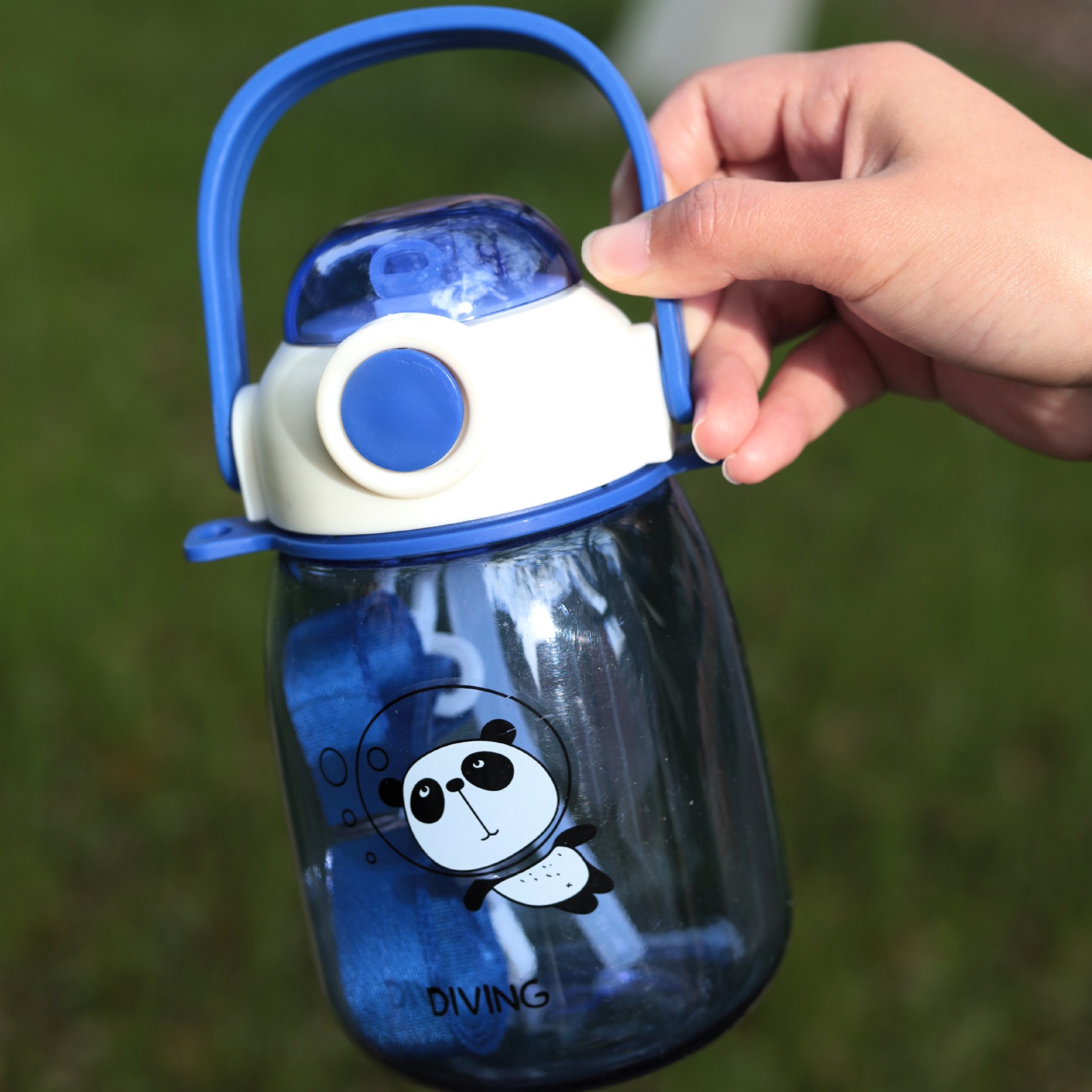 新款夏季儿童学生水杯便携背带高颜值塑料带吸管杯子萌趣可爱水壶详情9