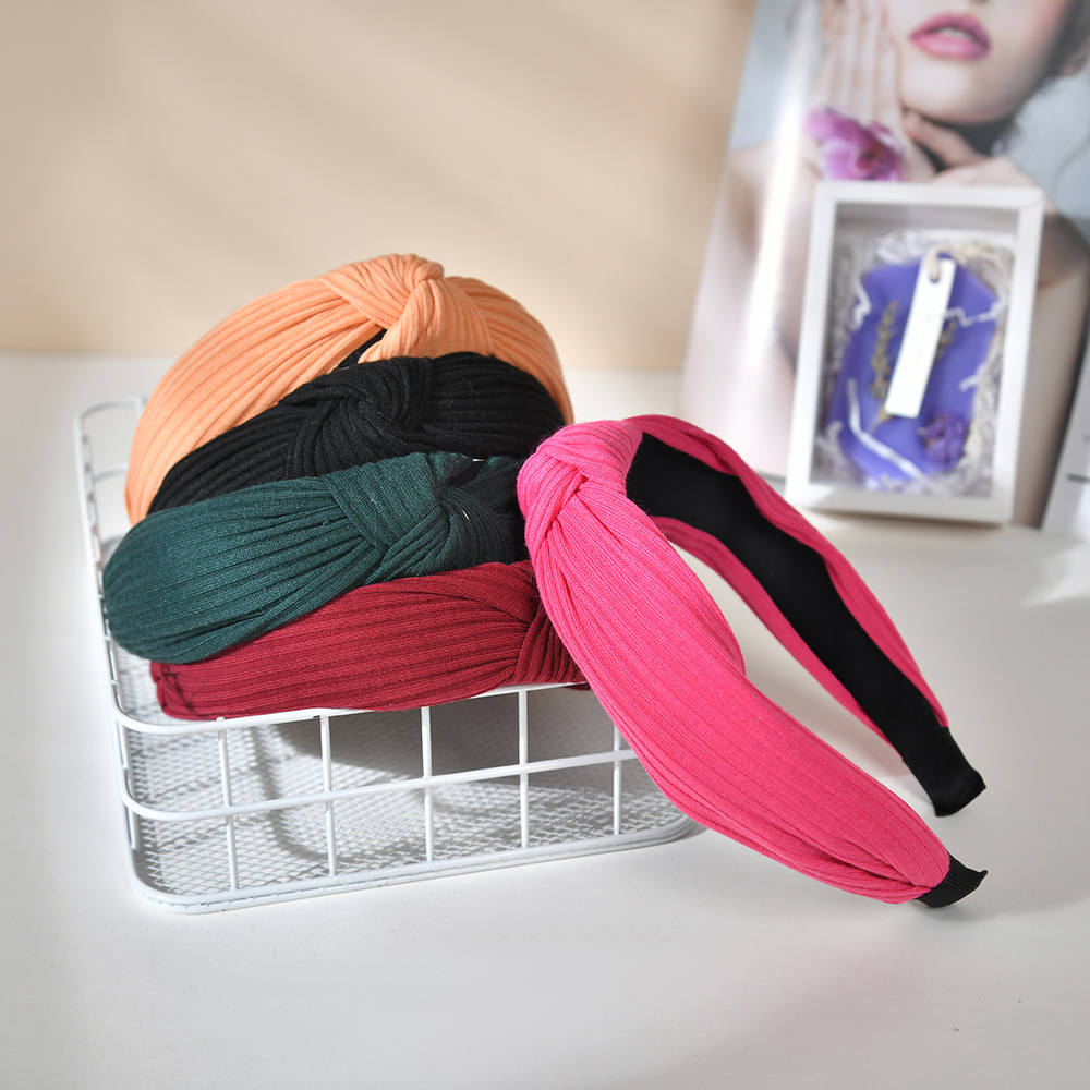 A new Korean knitted hairband in solid color, wide-edge cross, face-washing knitted headband, and a versatile hair accessory for going out to press hair pic 3
