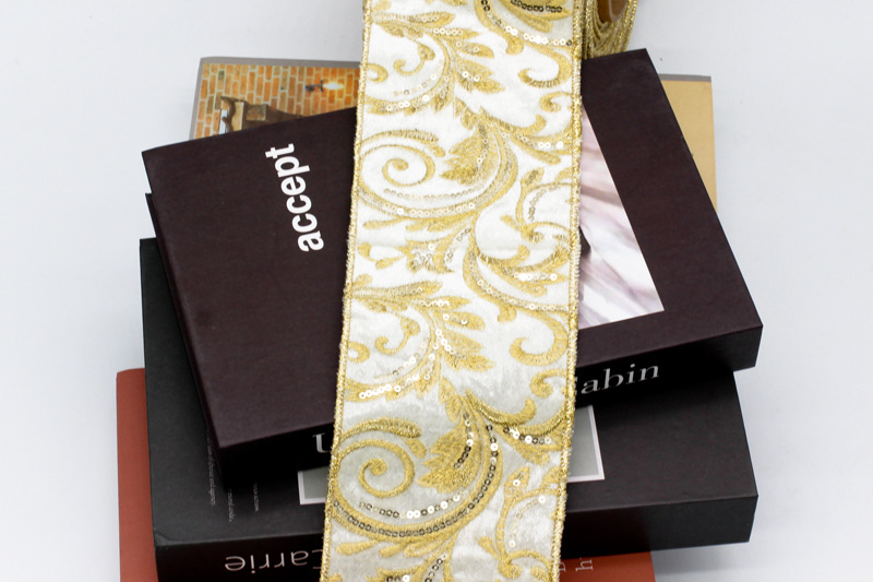Factory direct sales of heavy industry gold thread embroidery lace accessories, European and American style Christmas overlock decorative lace webbing wholesale pic 4