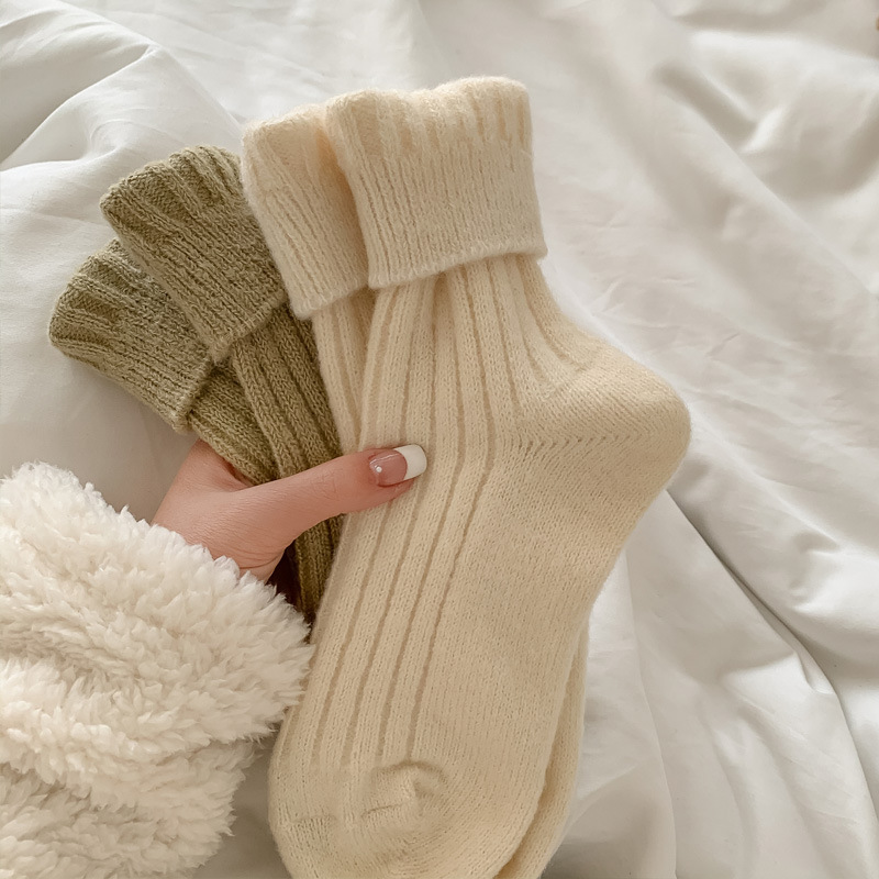 Calcetines de lana de mujer otoño invierno medio tubo más peludo y engrosado caliente sistema de día color sólido tira gruesa invierno cachemir pila de calcetines pic 14
