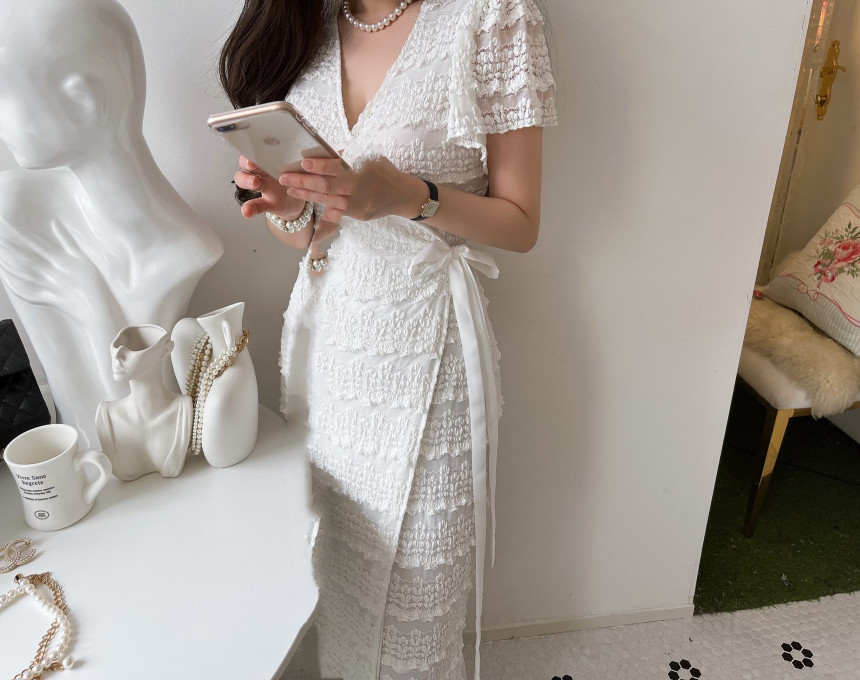 韩国chic一片式蕾丝钩花飞飞袖连衣裙女夏季优雅V领系带收腰长裙详情8