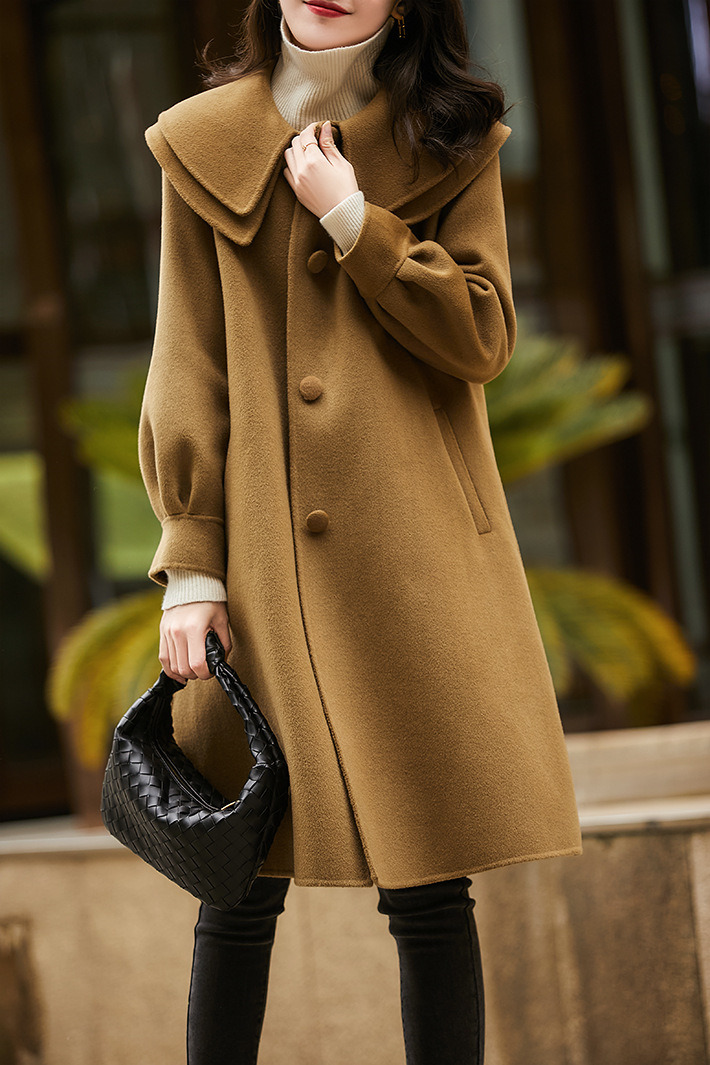 A new Korean-style woolen coat with a doll collar for women in autumn and winter, which is slimming, concealing and making one look younger pic 1