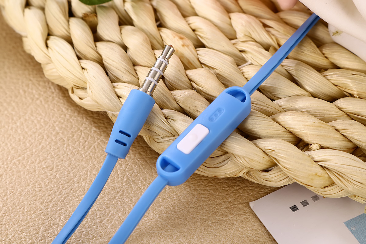 The cute student cartoon in-ear wired headphones with a high level of appearance and a storage case support KTV call answering buttons pic 39