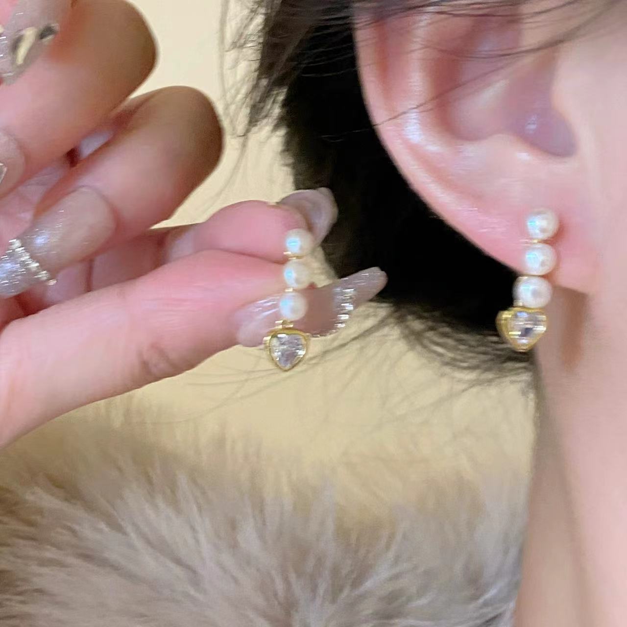 Instags-style pearl heart-shaped earrings for women, exquisite, niche, versatile and high-end stud earrings, 925 silver needle best-selling earrings wholesale pic 27
