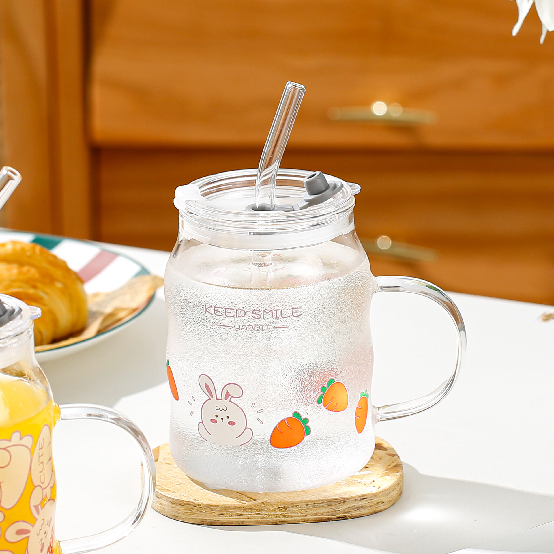 个性家用高颜值卡通可爱兔子萝卜玻璃水杯带盖带吸管学生牛奶杯详情4
