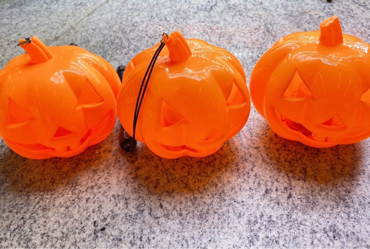 Halloween hand-held pumpkin lantern, large and small hollowed-out music and light pumpkin lantern, large and small hollowed-out hand-held pumpkin lantern pic 6