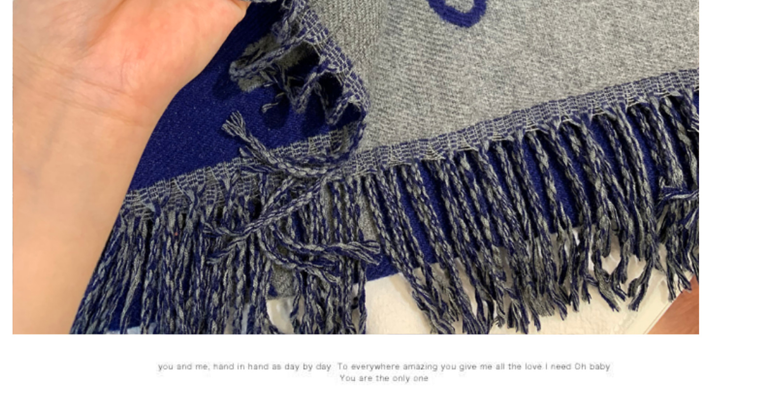 新款大牌涂鸦logo字母金丝款仿羊绒围巾女Lw冬季披肩保暖时尚详情24