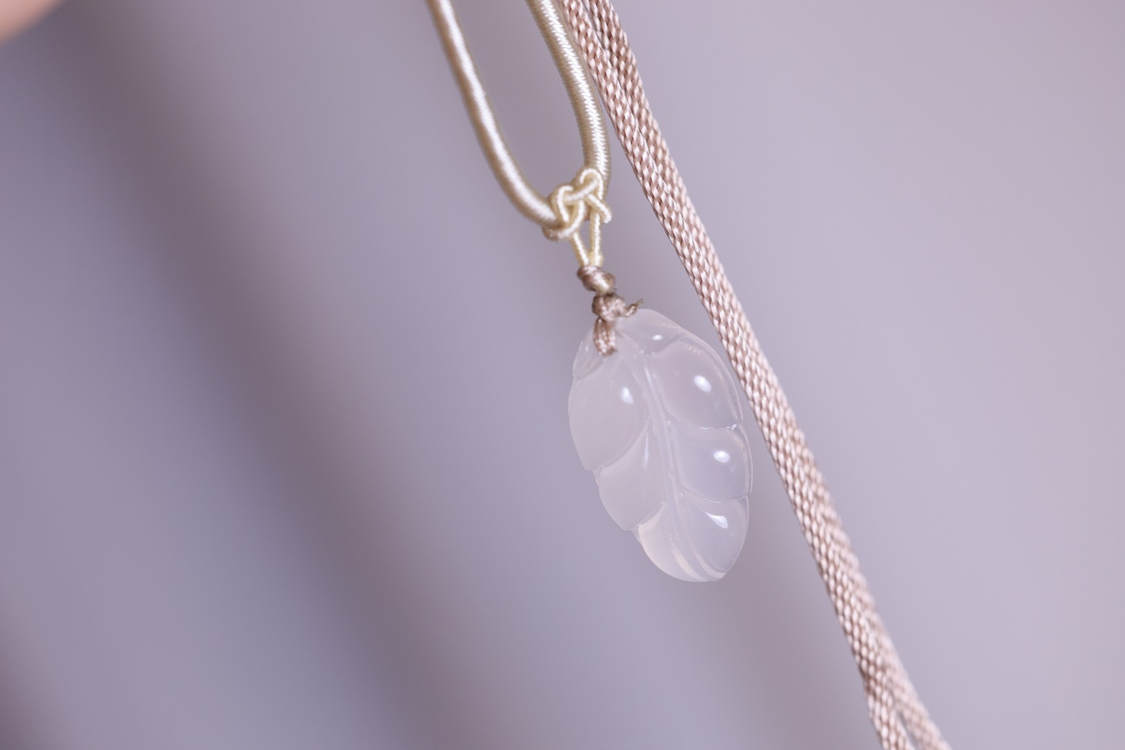 Natural ice-white chalcedony agate leaf pendant for women, golden branch and jade leaf pendant, one leaf Famous necklace, new Chinese-style gift pic 6