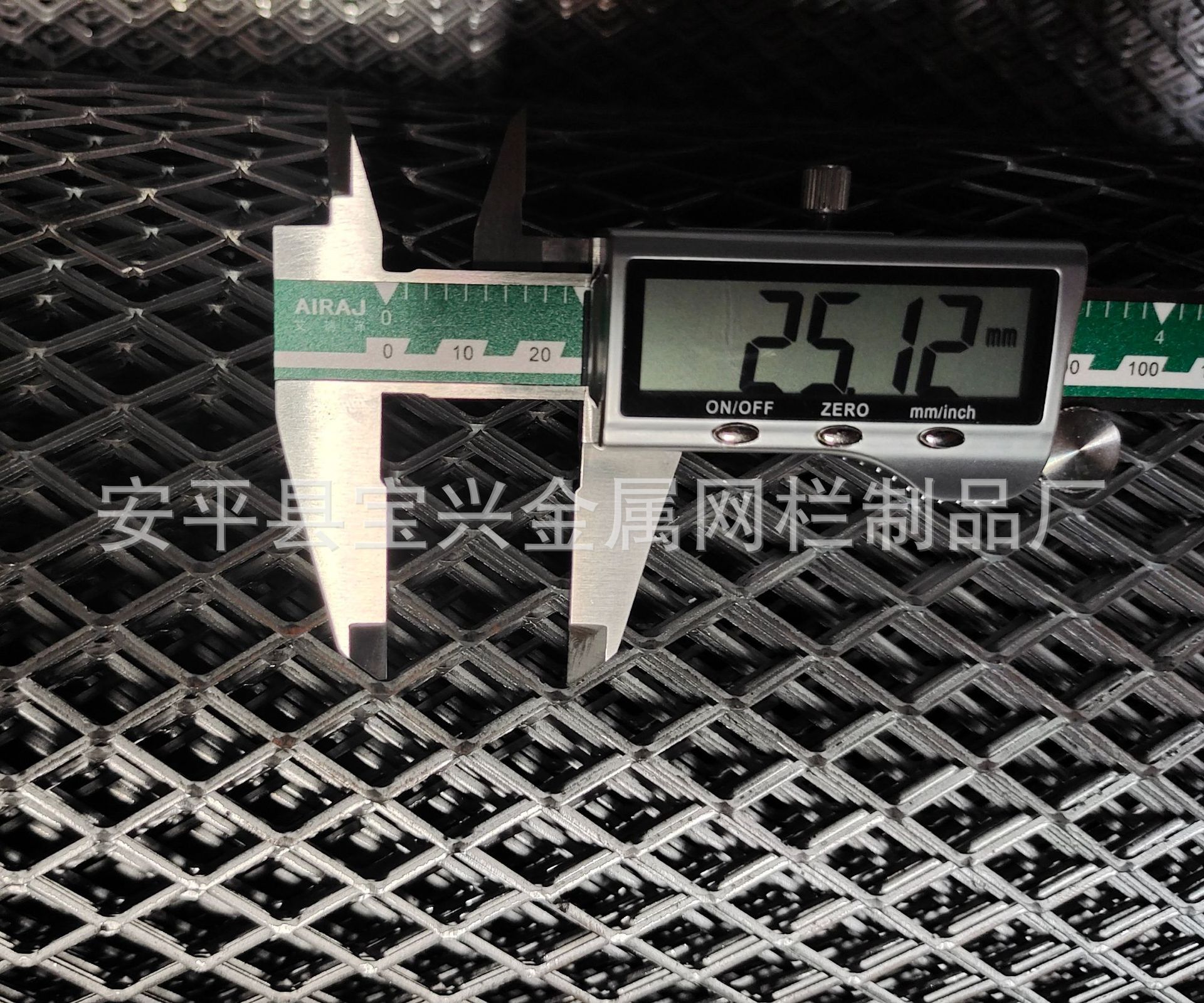 厂家加厚冲压菱形铁网网格金属网板吊顶菱形拉伸网铝网不锈钢网片详情6