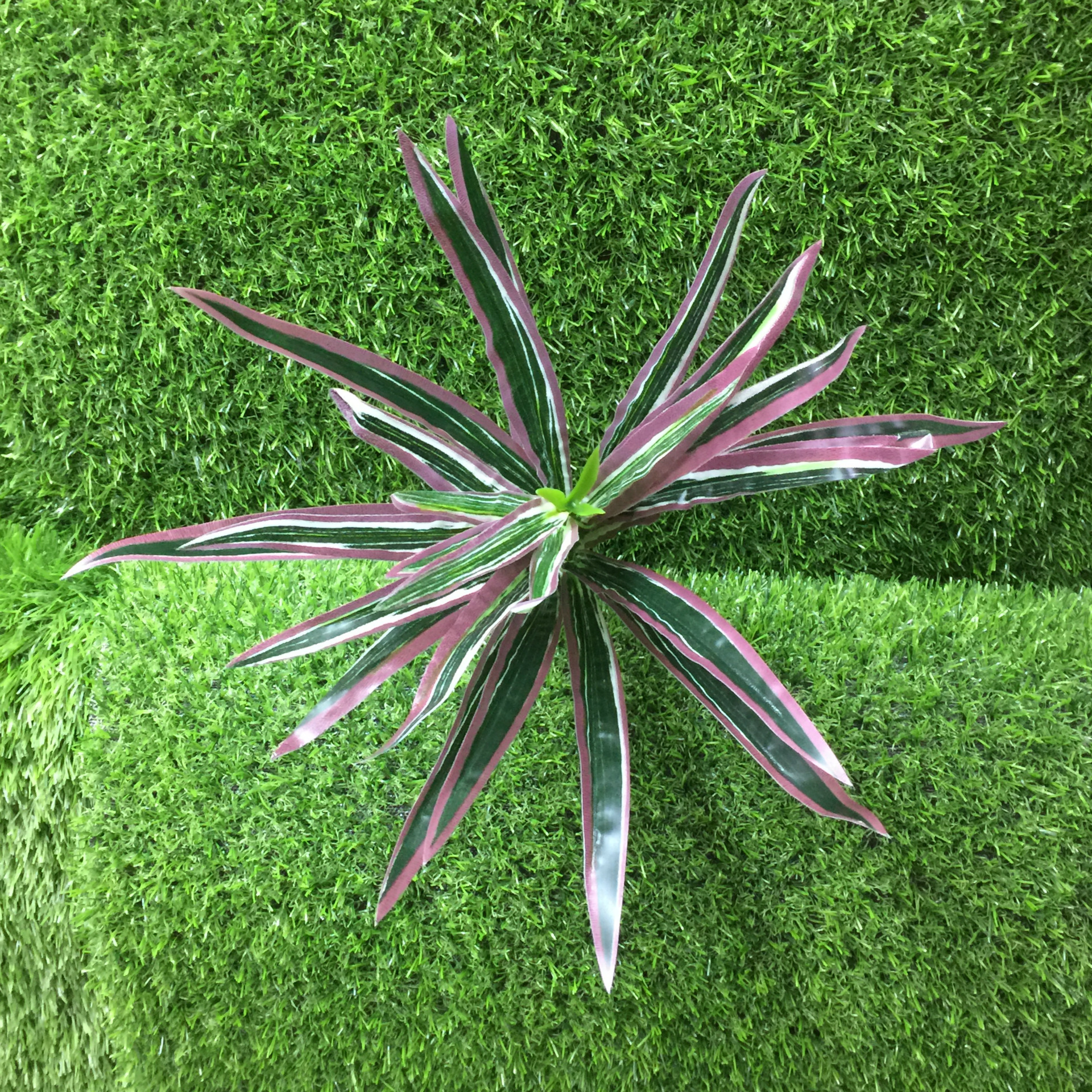 Laminated artificial white-edge spider plants, green artificial plant wall materials, small-leaf orchid artificial flowers, artificial flower decoration pic 6