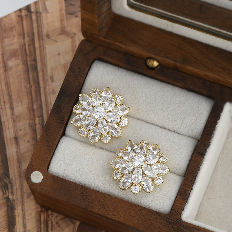 S925银针复古法式耳钉女小众设计感锆石花瓣耳饰简约百搭耳坠批发详情6