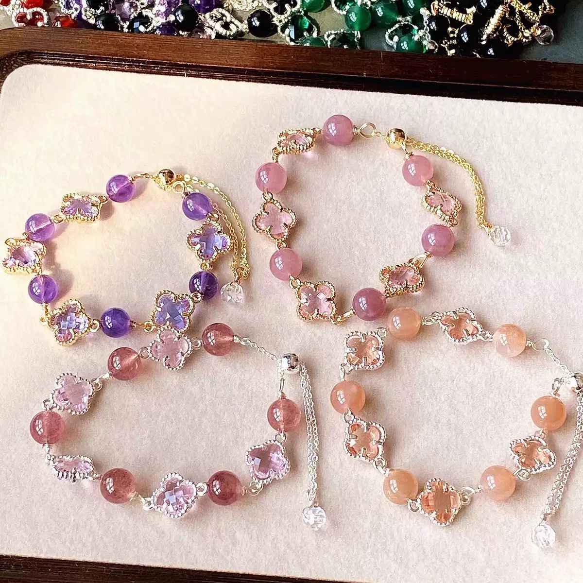 Natural crystal bracelet, four-leaf clover, natural amethyst bracelet, strawberry crystal white crystal, fashionable, light luxury and high-end feel pic 3
