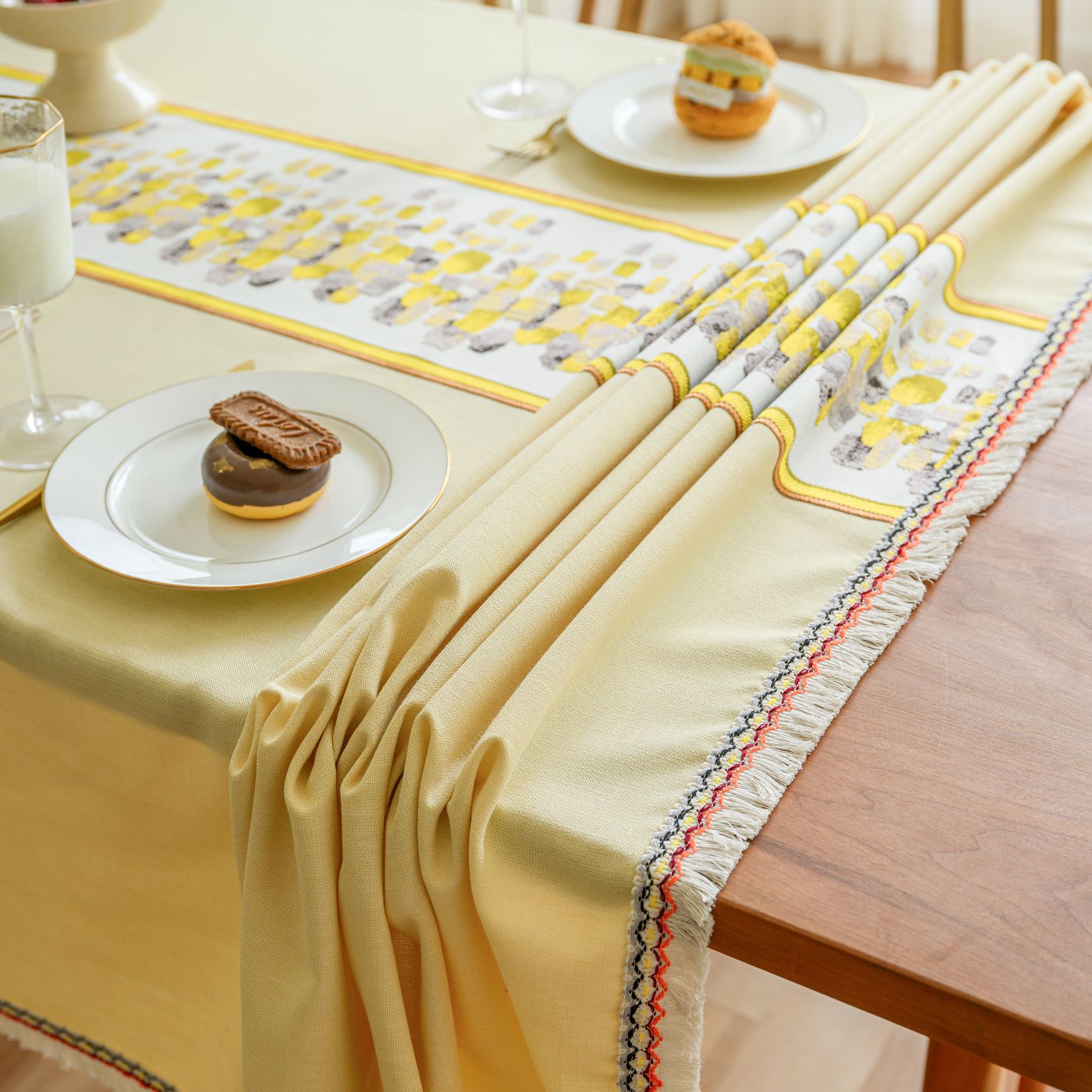 New Chinese-style embroidered tablecloth, cotton and linen solid color, Nordic light and fresh, rectangular for home use, with a sense of luxury pic 3