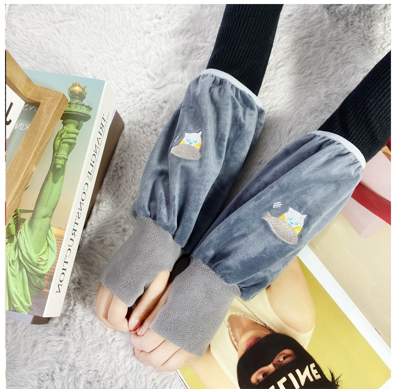 New winter cute warm hand sleeve products: Two-in-one warm plush sleeve, ins anti-dirt cartoon glove sleeve factory pic 3