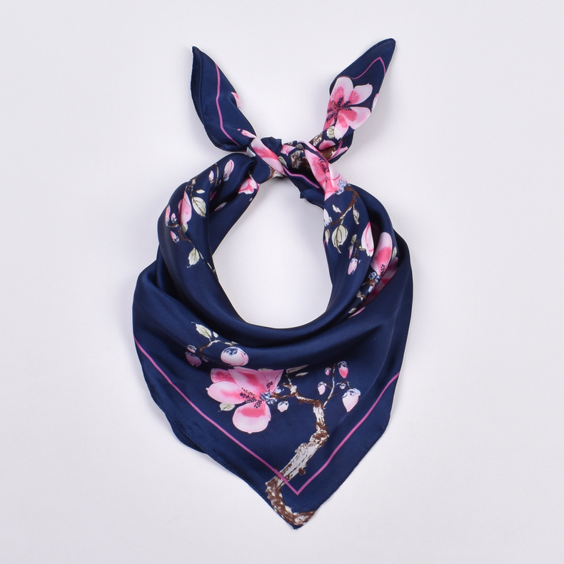 Wholesale of the new sweet floral pattern imitation silk scarves for autumn and winter 2022. Fashionable and elegant 70-square-meter scarves are versatile pic 27