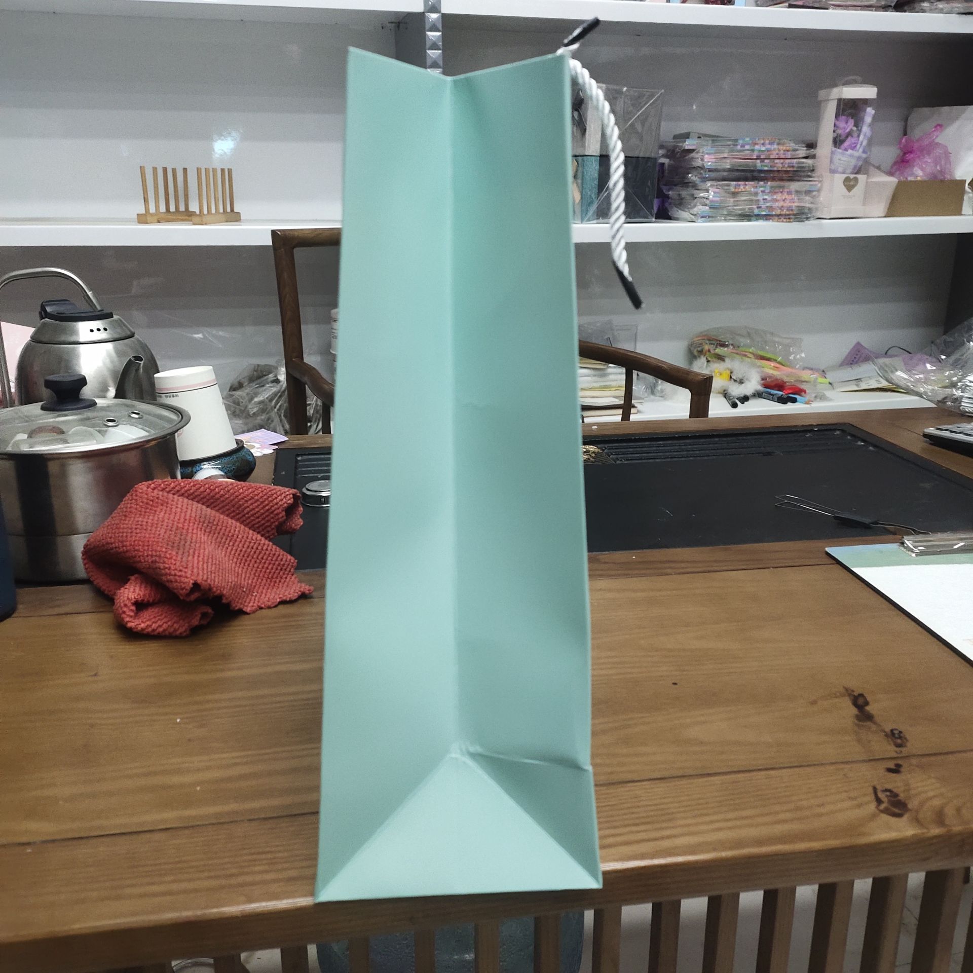 厂家清库存，只剩一点点了数量有限250g白卡礼品袋只有一个颜色详情4