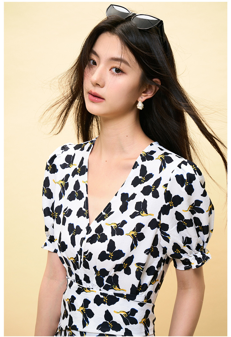 【 Shengdu 】 Summer New French-style printed V-neck, waist-cinching and slimming, puffed sleeves, large skirt hem floral print dress pic 19