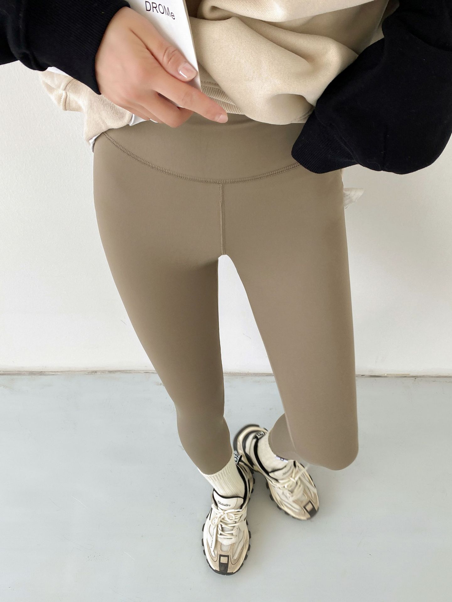 Wholesale of 2023 Spring and autumn tight-fitting high-waisted leggings, water-sparkling Barbie pants, a must-have for lifting buttocks, 9-inch pants, a one-piece replacement for women pic 67