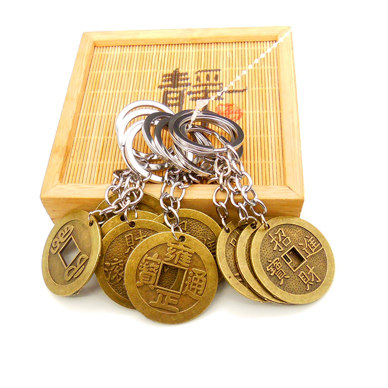 Yuan Shikai silver dollar keychain pendant, a silver coin from the third year of the Republic of China, a collection commemorative coin pendant from the ocean, a novel small gift pic 15