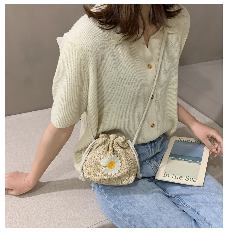 2021 new stylish drawstring bucket bag for women, Daisy woven bag, fashionable and compact mobile phone bag pic 10